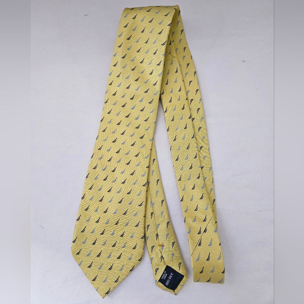 Nautica Men's Tie Pastel Yellow Blue Sailboat Pattern 100% Silk